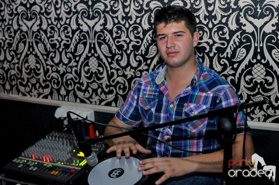 Petrecerea continuă în Club Life, 