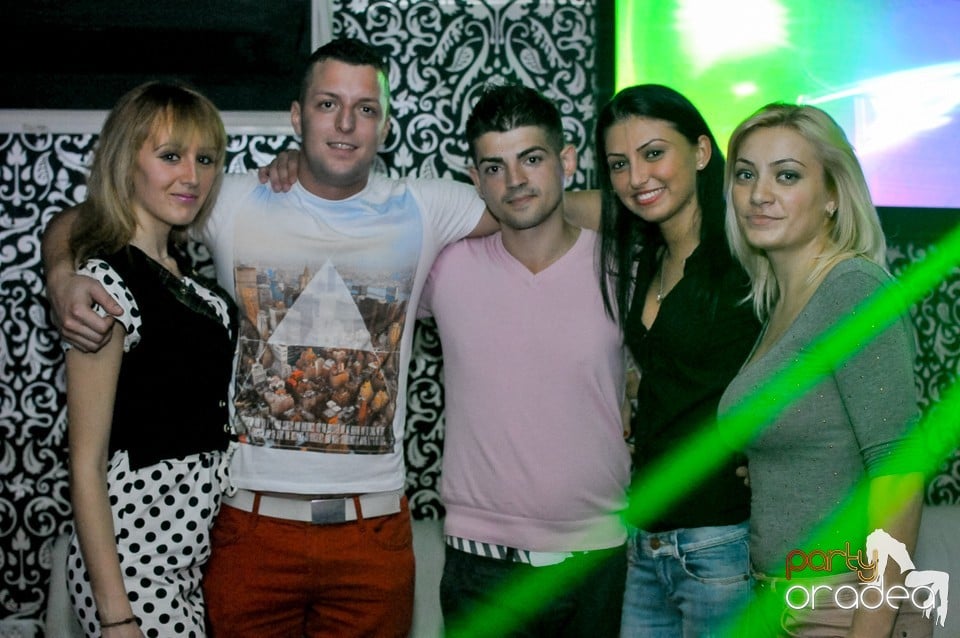 Petrecerea continuă în Club Life, 