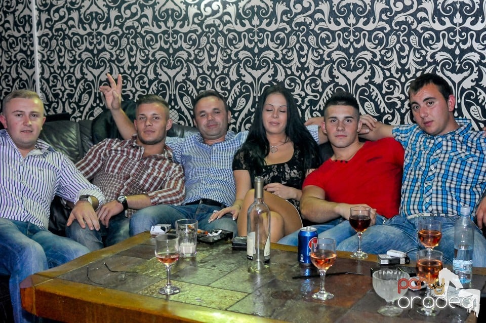 Petrecerea continuă în Club Life, 