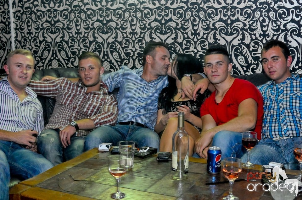 Petrecerea continuă în Club Life, 