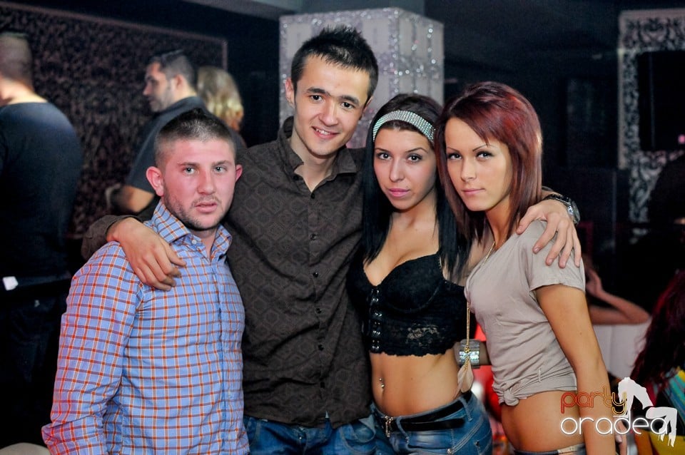 Petrecerea continuă în Club Life, 