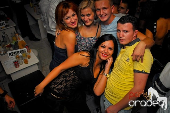 Petrecerea continuă în Club Rio, 