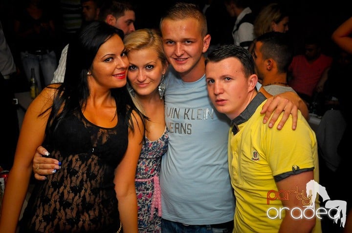 Petrecerea continuă în Club Rio, 