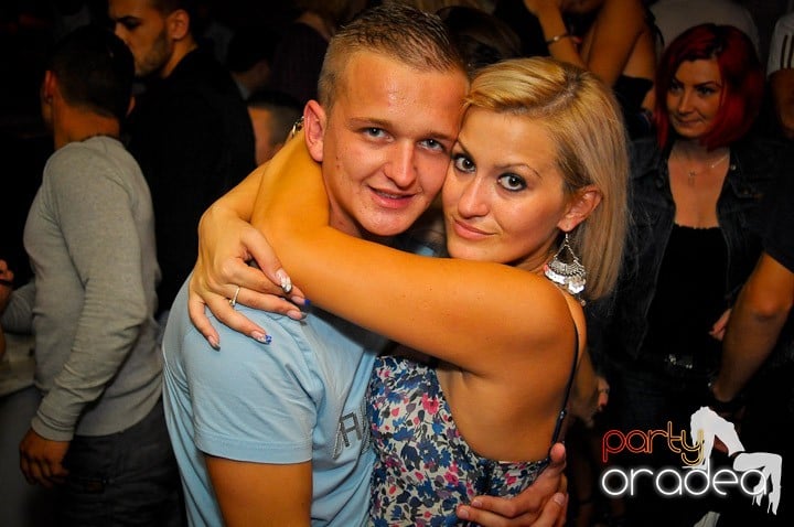 Petrecerea continuă în Club Rio, 