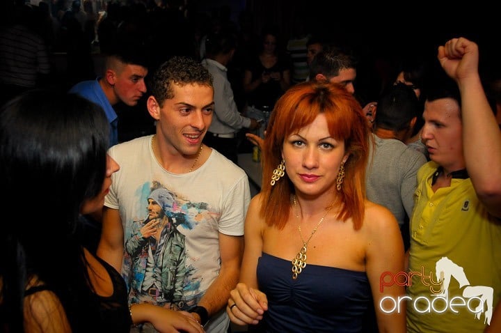 Petrecerea continuă în Club Rio, 