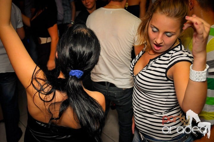 Petrecerea continuă în Club Rio, 