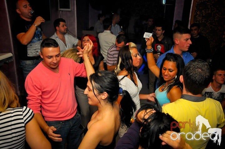 Petrecerea continuă în Club Rio, 