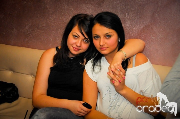 Petrecerea continuă în Club Rio, 