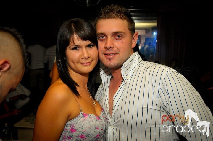 Petrecerea continuă în Club Rio, 