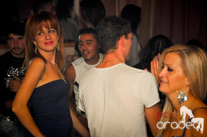 Petrecerea continuă în Club Rio, 