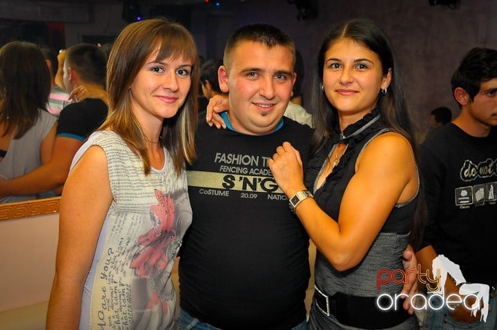 Petrecerea continuă în Club Rio, 