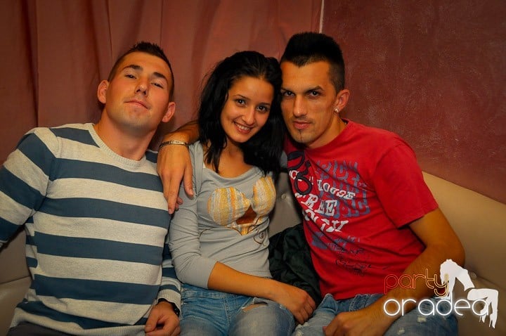 Petrecerea continuă în Club Rio, 