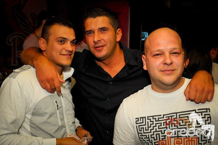 Petrecerea continuă în Club Rio, 