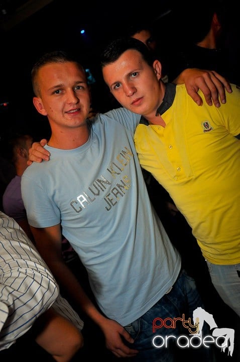 Petrecerea continuă în Club Rio, 