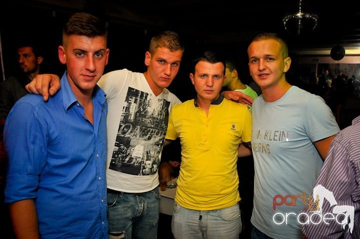 Petrecerea continuă în Club Rio, 