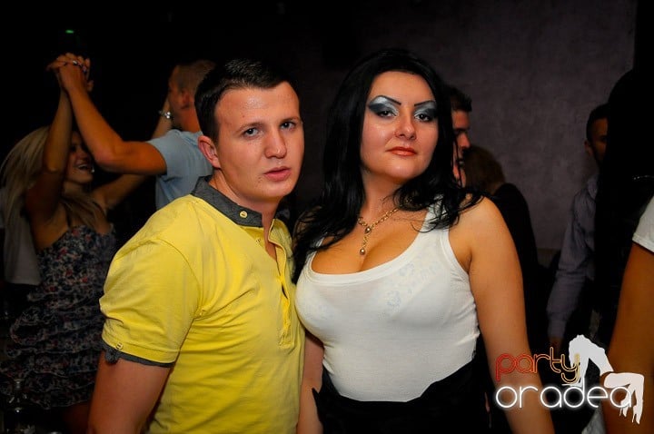 Petrecerea continuă în Club Rio, 