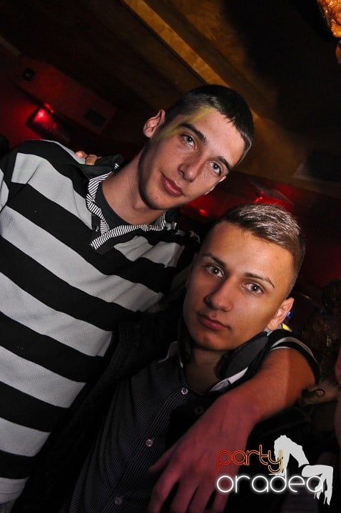 Petrecerea continuă în Downtown şi sâmbătă, 