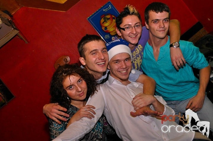 Petrecerea continuă în Downtown şi sâmbătă, 