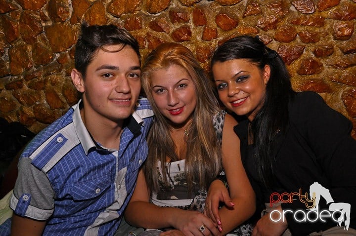 Petrecerea continuă în Downtown şi sâmbătă, 