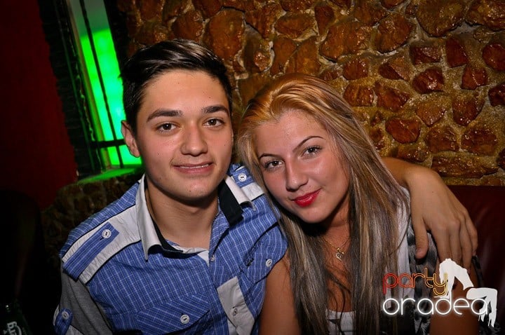 Petrecerea continuă în Downtown şi sâmbătă, 