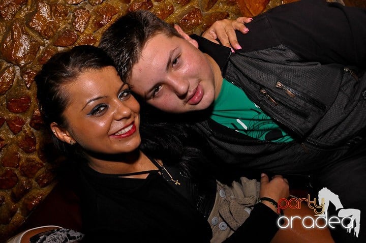 Petrecerea continuă în Downtown şi sâmbătă, 