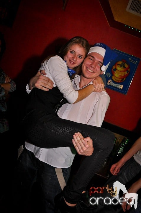 Petrecerea continuă în Downtown şi sâmbătă, 