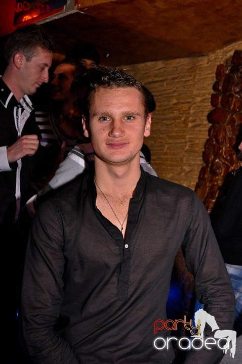 Petrecerea continuă în Downtown şi sâmbătă, 