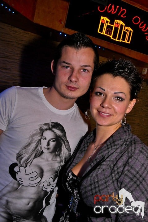 Petrecerea continuă în Downtown şi sâmbătă, 