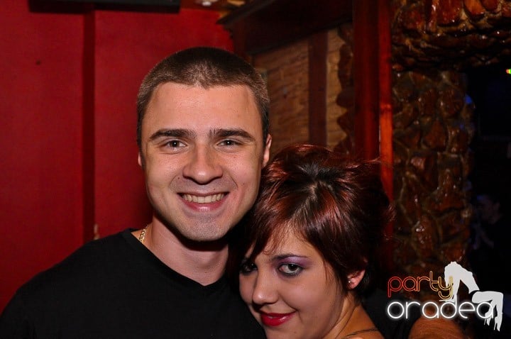 Petrecerea continuă în Downtown şi sâmbătă, 