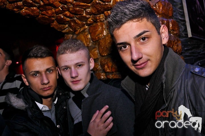 Petrecerea continuă în Downtown şi sâmbătă, 