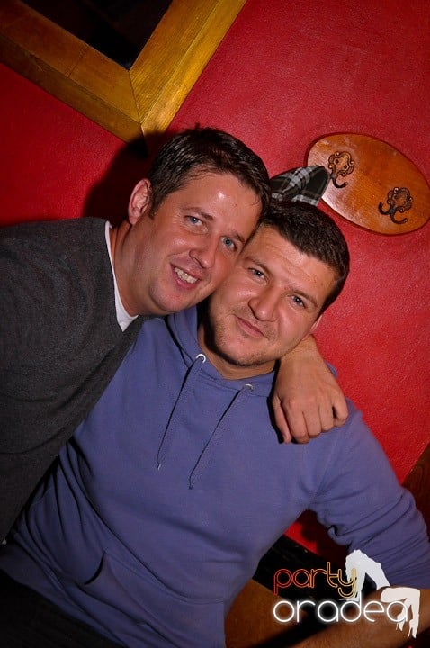 Petrecerea continuă în Downtown şi sâmbătă, 