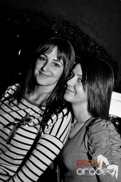 Petrecerea continuă în Downtown şi sâmbătă, 