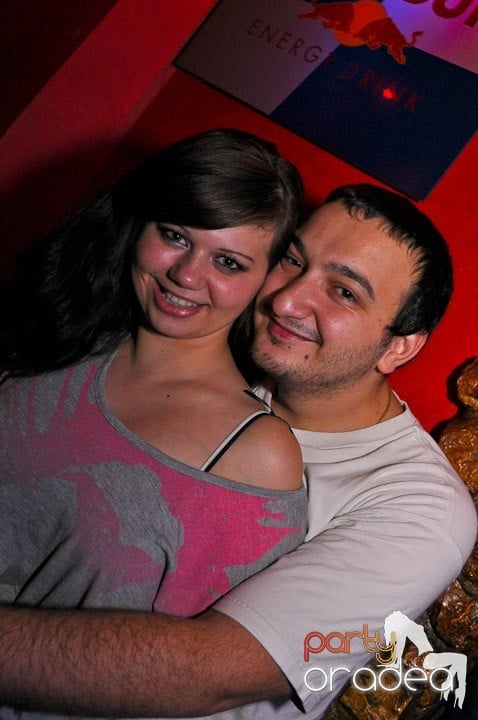 Petrecerea continuă în Downtown şi sâmbătă, 