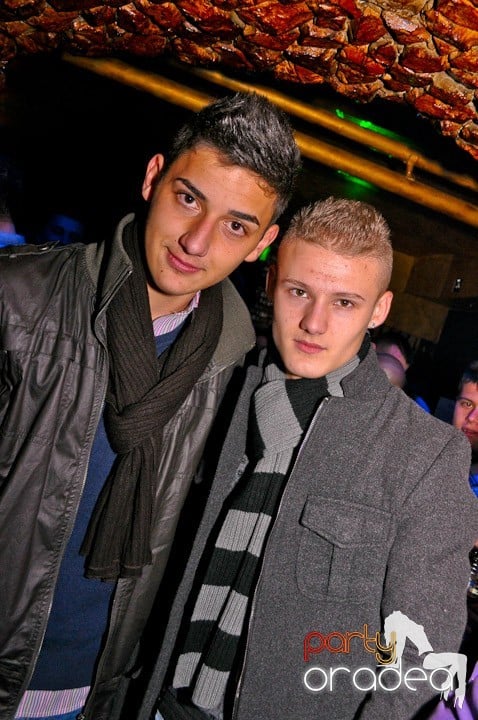 Petrecerea continuă în Downtown şi sâmbătă, 