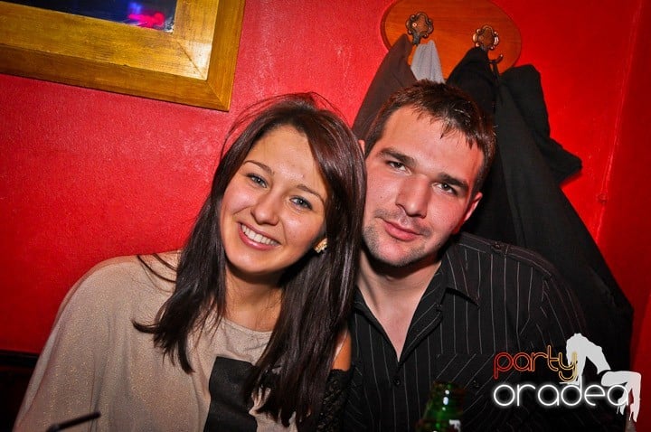 Petrecerea continuă în Downtown şi sâmbătă, 