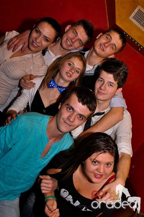 Petrecerea continuă în Downtown şi sâmbătă, 