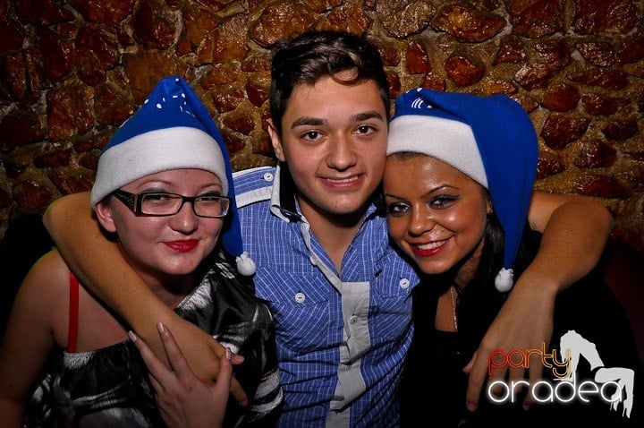 Petrecerea continuă în Downtown şi sâmbătă, 