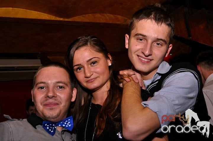 Petrecerea continuă în Downtown şi sâmbătă, 