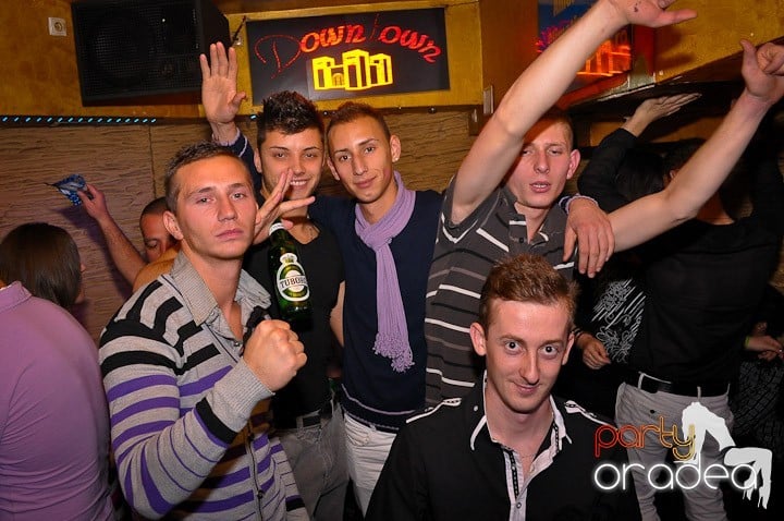 Petrecerea continuă în Downtown şi sâmbătă, 
