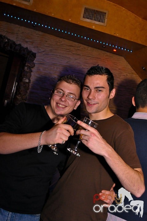 Petrecerea continuă în Downtown şi sâmbătă, 