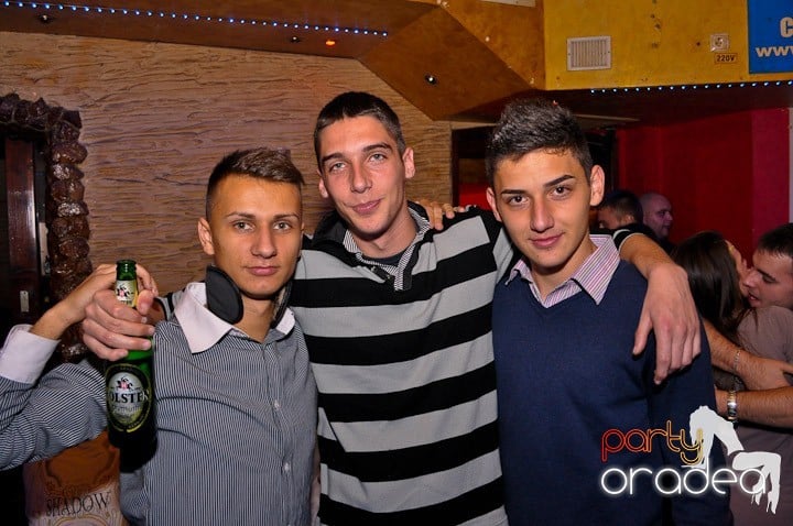 Petrecerea continuă în Downtown şi sâmbătă, 