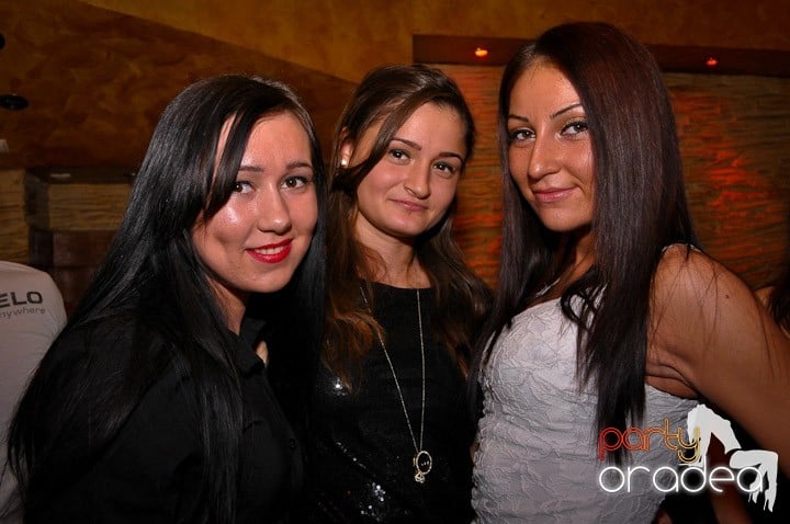 Petrecerea continuă în Downtown şi sâmbătă, 