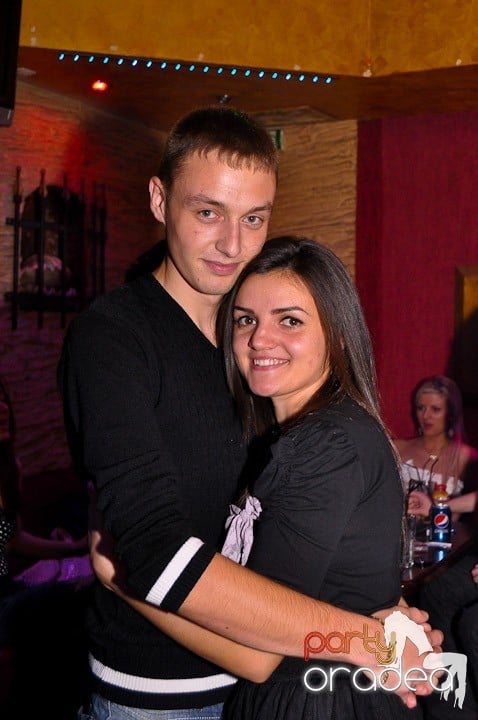 Petrecerea continuă în Downtown şi sâmbătă, 