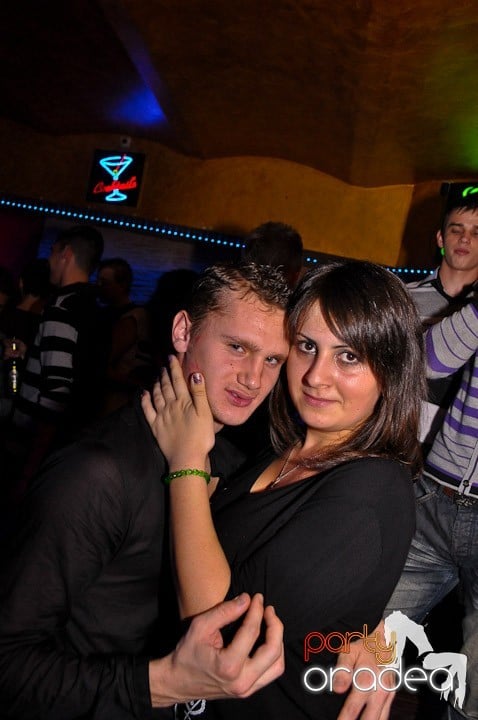 Petrecerea continuă în Downtown şi sâmbătă, 