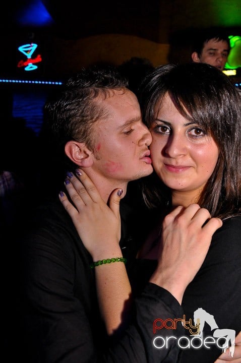 Petrecerea continuă în Downtown şi sâmbătă, 