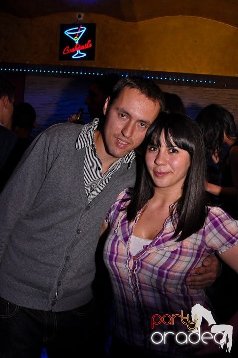 Petrecerea continuă în Downtown şi sâmbătă, 