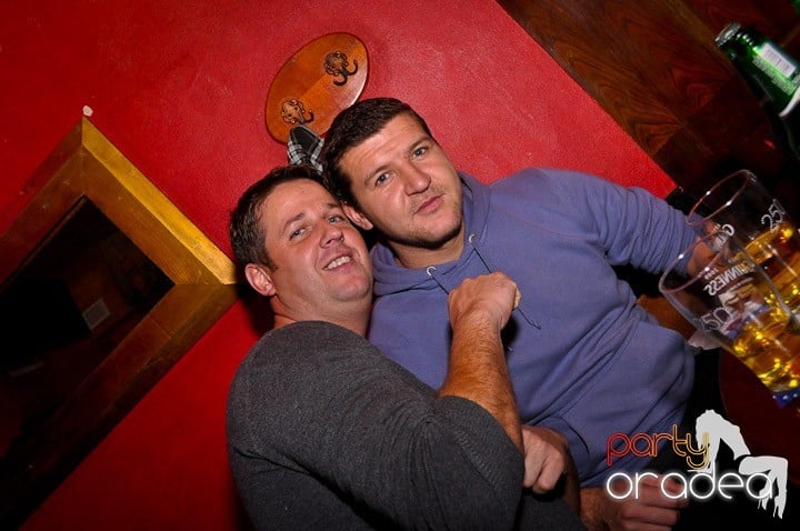 Petrecerea continuă în Downtown şi sâmbătă, 