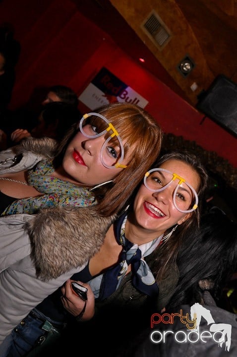 Petrecerea continuă în Downtown şi sâmbătă, 