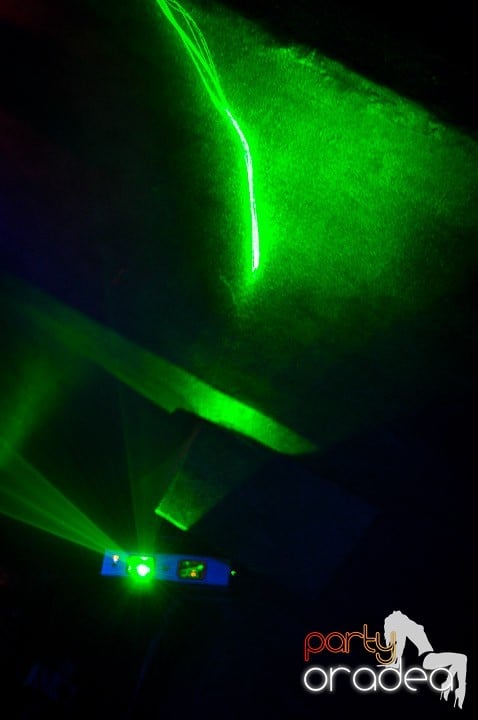 Petrecerea continuă în Downtown şi sâmbătă, 