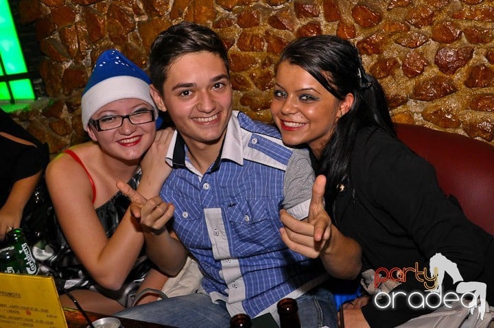 Petrecerea continuă în Downtown şi sâmbătă, 